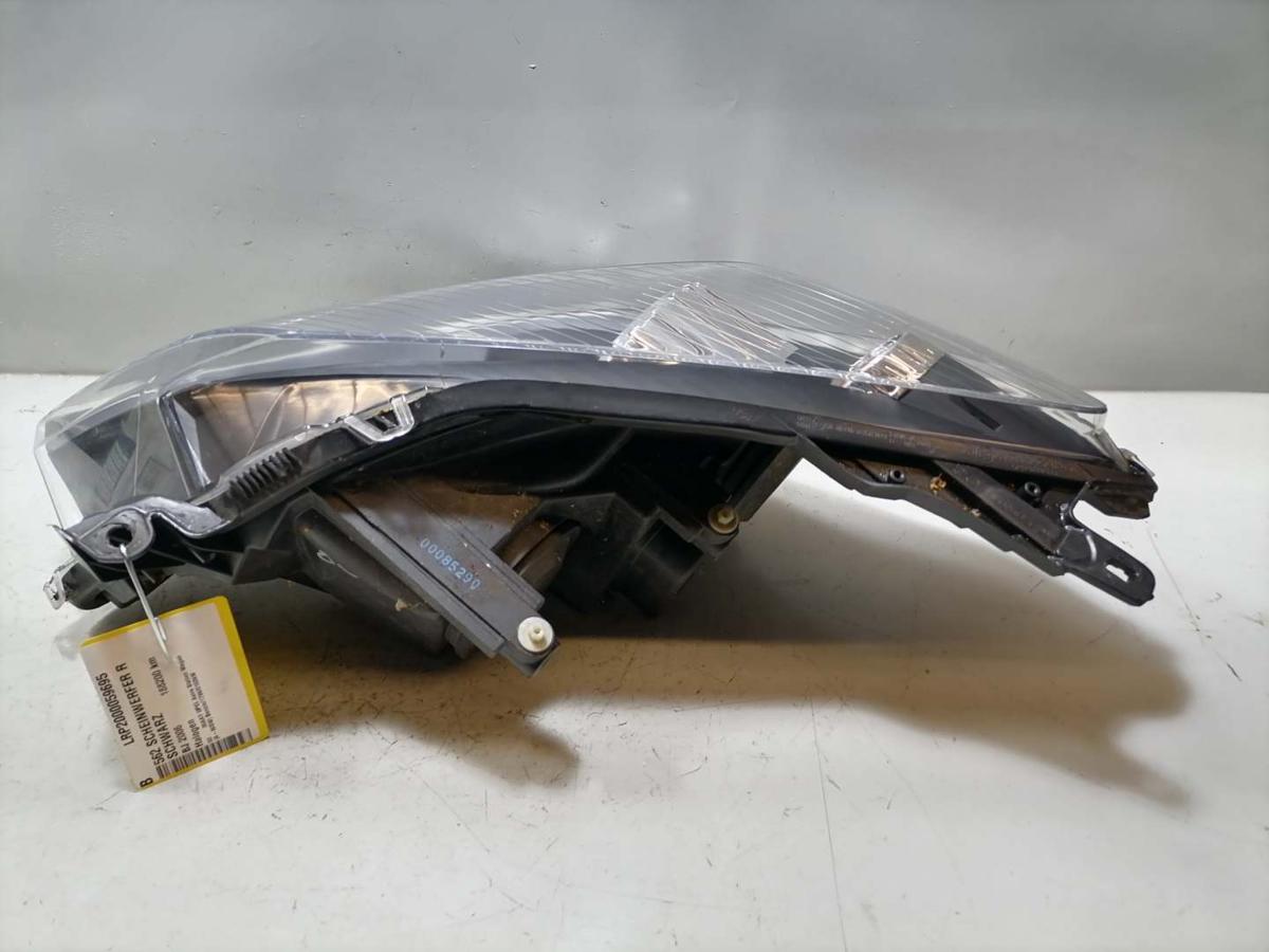 Opel Astra H Scheinwerfer vorn rechts Halogen schwarzer Hintergrund Zubeh&ouml;r Bj.2005